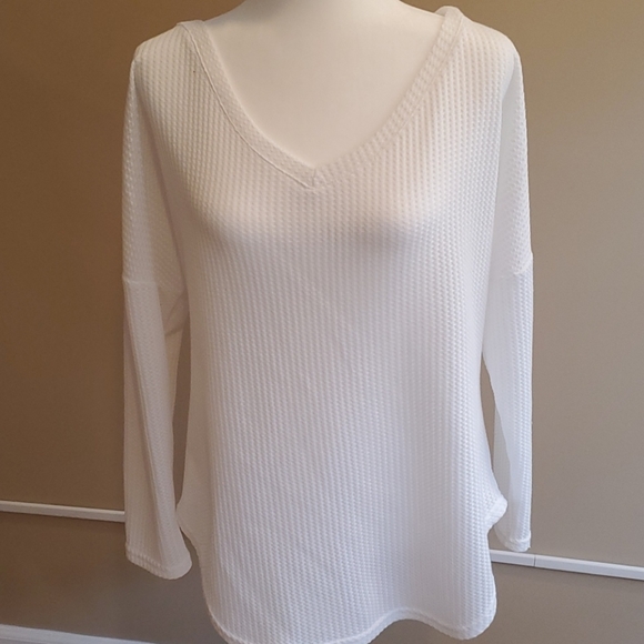 Tops - Picture 3 of 4